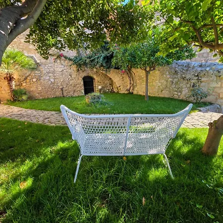 Apartament Lues Garden *